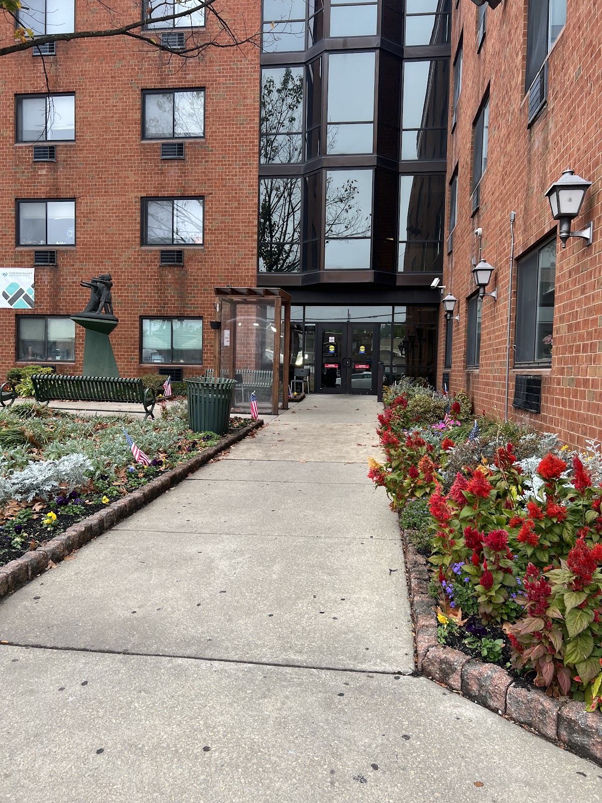 Tucker House Rehabilitation & Nursing Center - Photo 6