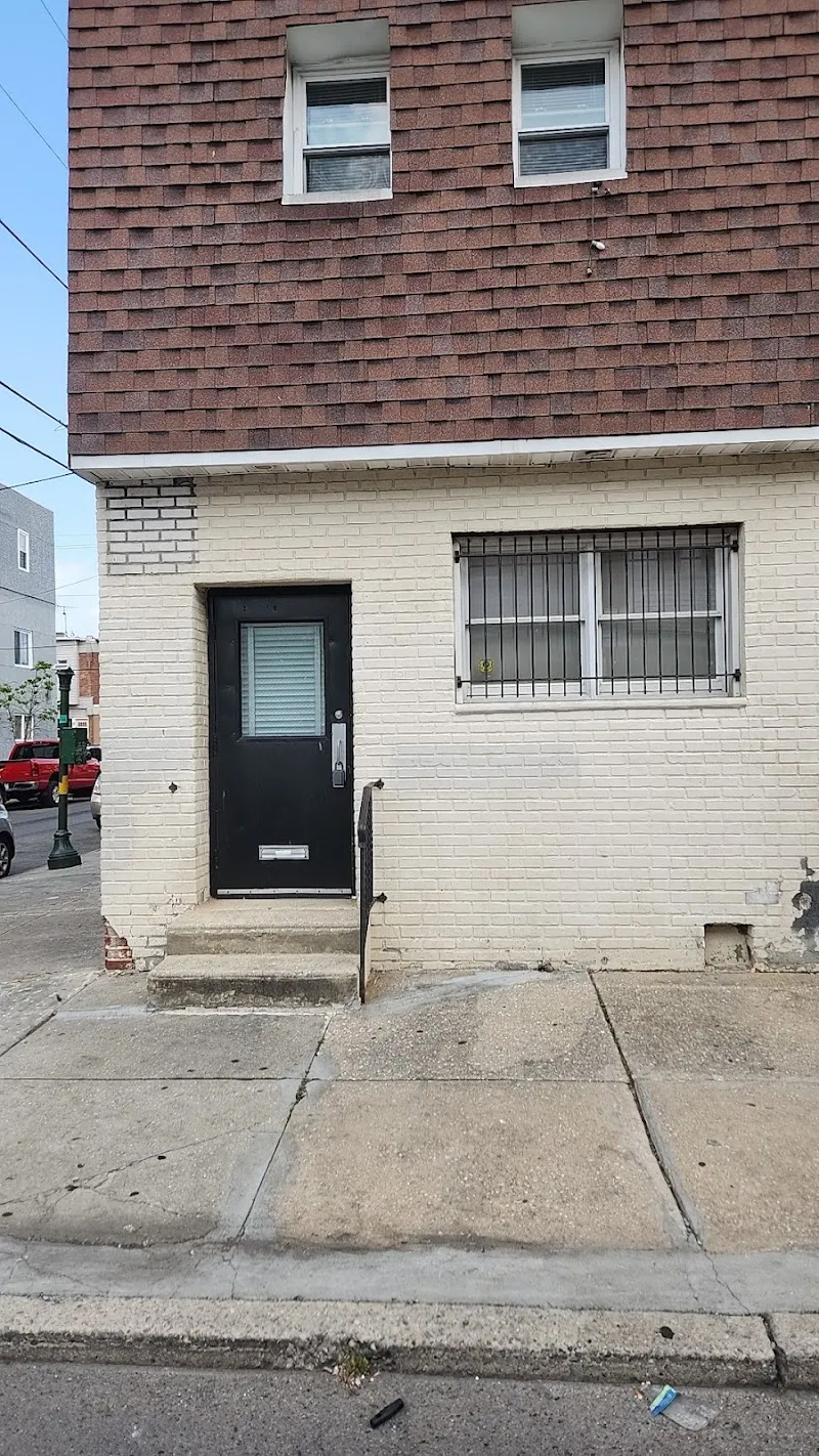 Men's Sober House - Photo 1