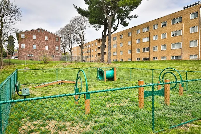 Oxford House Apartments - Photo 1