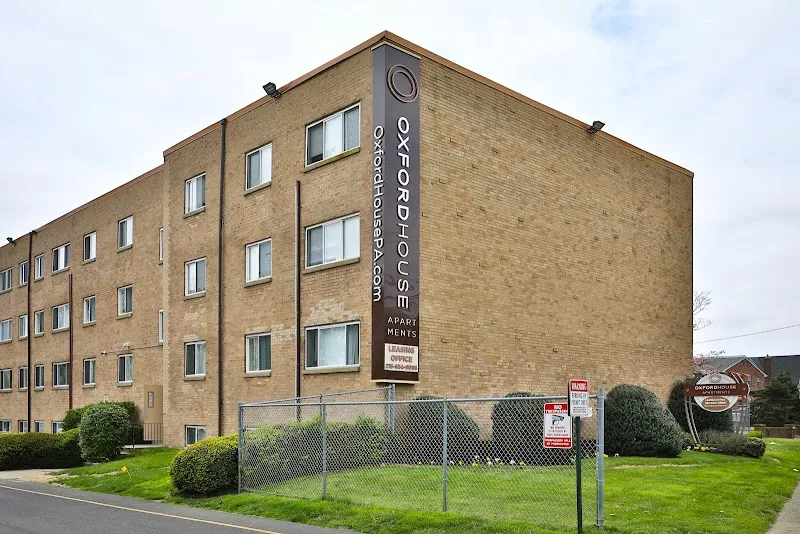 Oxford House Apartments - Photo 4